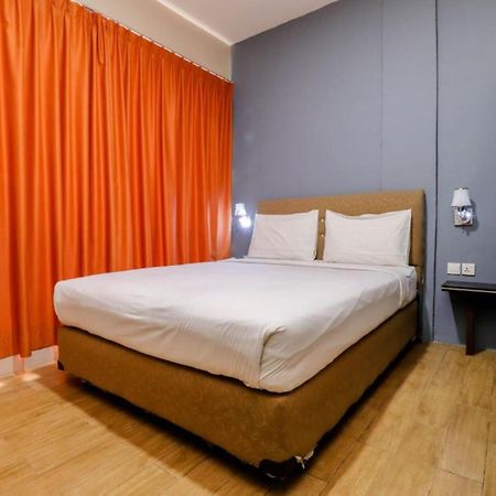 Hotel Blitz Batam Exterior foto