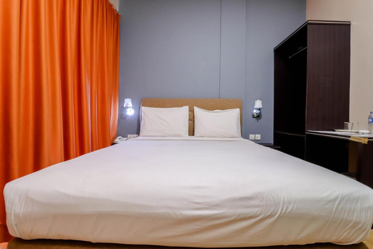 Hotel Blitz Batam Exterior foto
