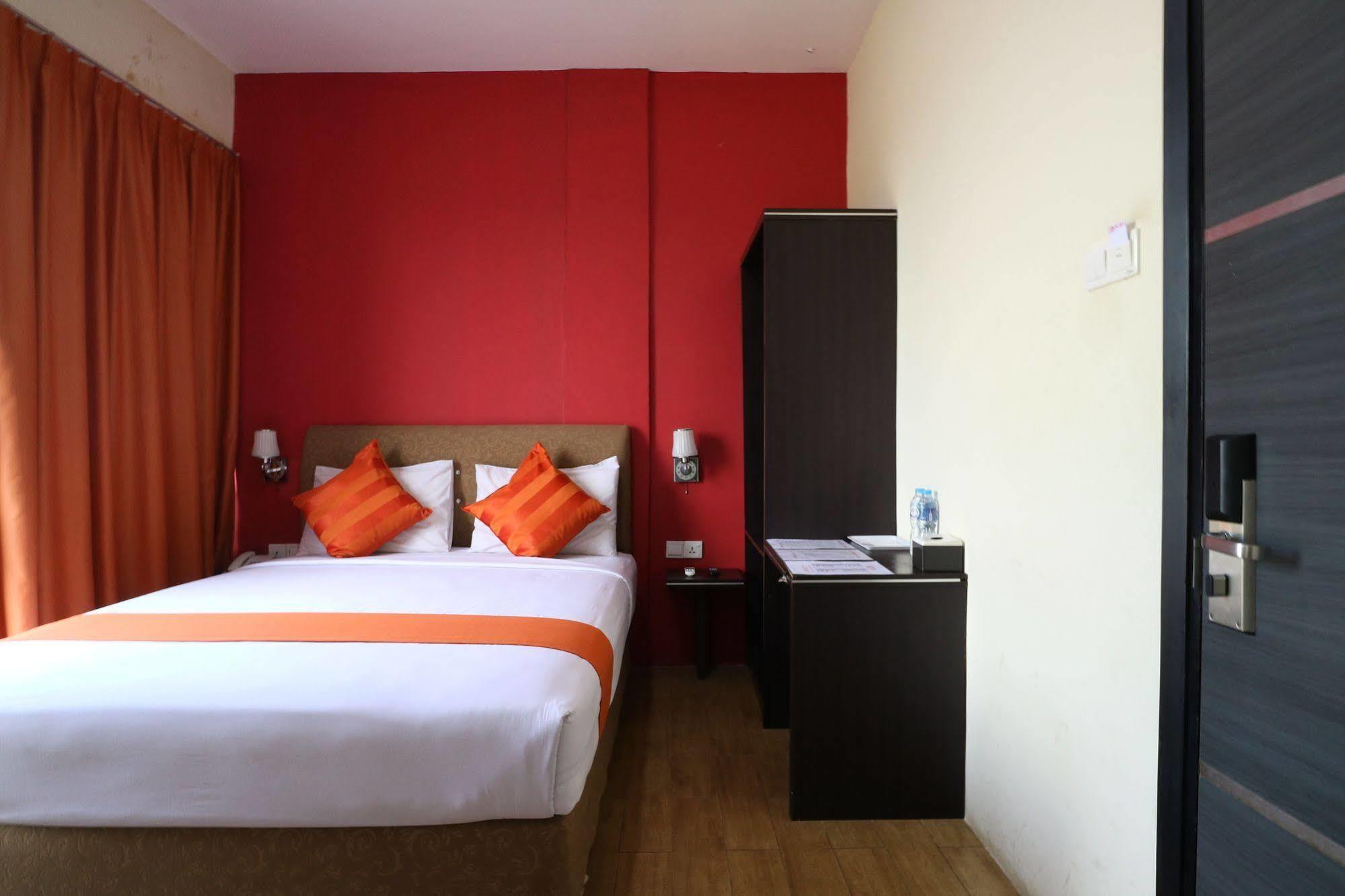 Hotel Blitz Batam Exterior foto
