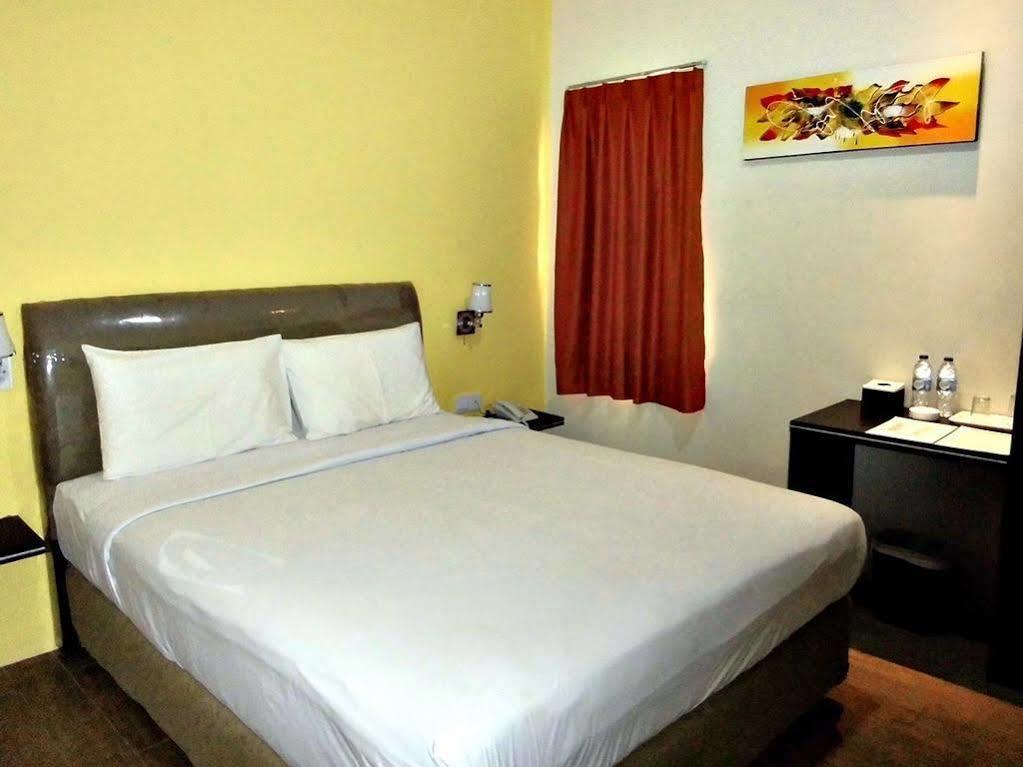 Hotel Blitz Batam Exterior foto
